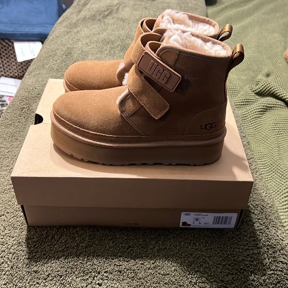 Ugg Neumel Platform boot - Picture 1 of 4